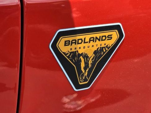 Used 2023 Ford Bronco Badlands w/ Sasquatch Package AWD/4WD image 12