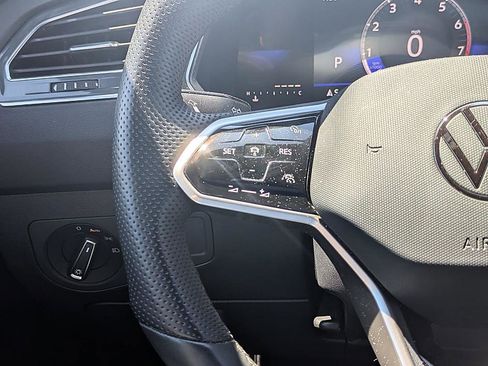 Used 2023 Volkswagen Tiguan SE R-Line image 16