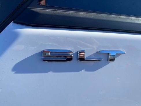 Used 2023 GMC Terrain SLT image 16