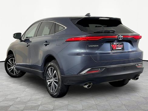 Used 2023 Toyota Venza LE AWD/4WD image 4
