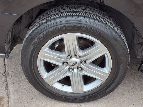 Used 2021 Ford Expedition XLT image 9