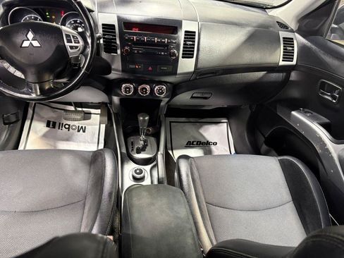 Used 2010 Mitsubishi Outlander XLS AWD/4WD image 25