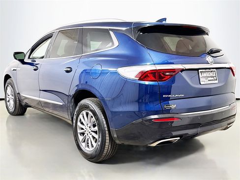 Used 2024 Buick Enclave Essence image 6
