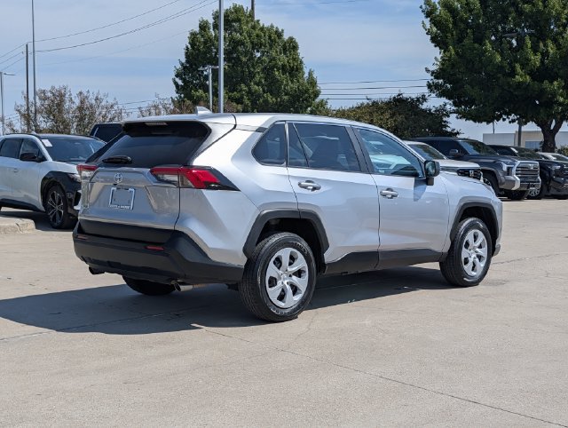 Used 2025 Toyota RAV4 LE AWD/4WD image 6