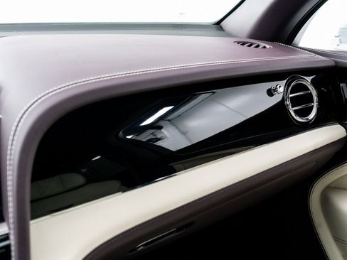 Certified 2023 Bentley Bentayga Extended Wheelbase image 41