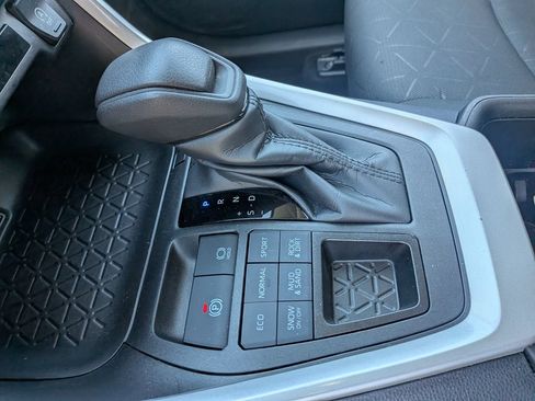 Used 2025 Toyota RAV4 XLE AWD/4WD image 16