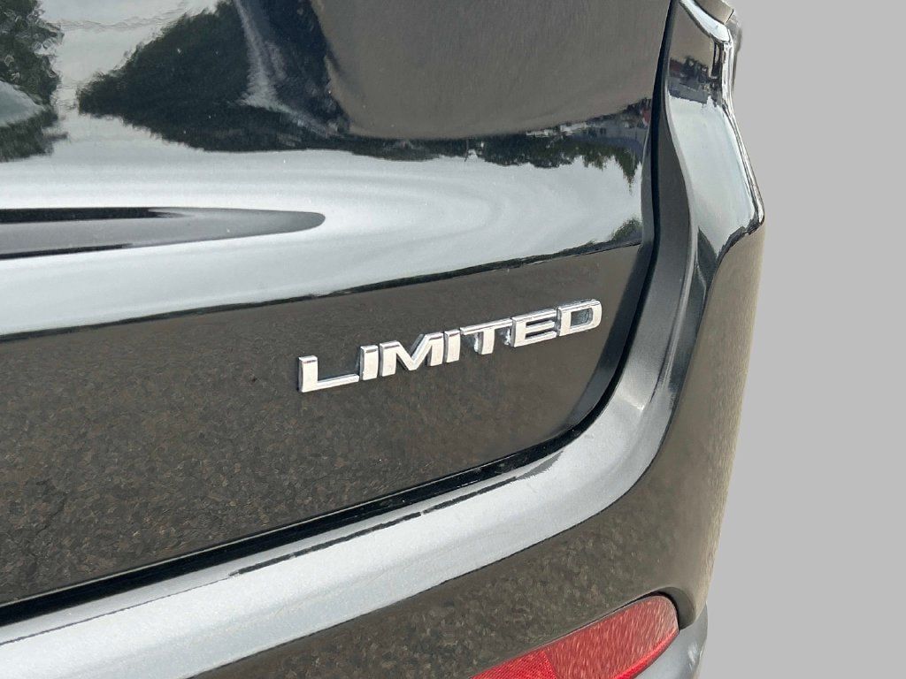 Certified 2023 Jeep Compass Limited w/ Sun and Sound Group AWD/4WD image 14