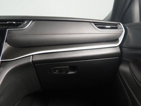Used 2025 Jeep Grand Cherokee Altitude RWD image 34