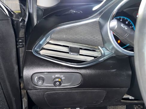 Used 2017 Chevrolet Malibu LT image 15