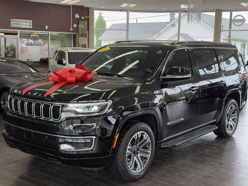 Used 2024 Jeep Wagoneer 4WD w/ Premium Group I image 3