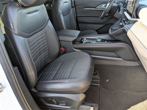 Used 2025 Ford Explorer ST-Line w/ ST-Line Street Pack image 39