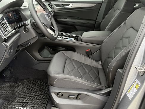 New 2026 Volkswagen Atlas Cross Sport SE image 12