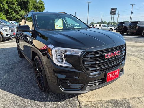 Used 2024 GMC Terrain SLE w/ Elevation Edition FWD image 5