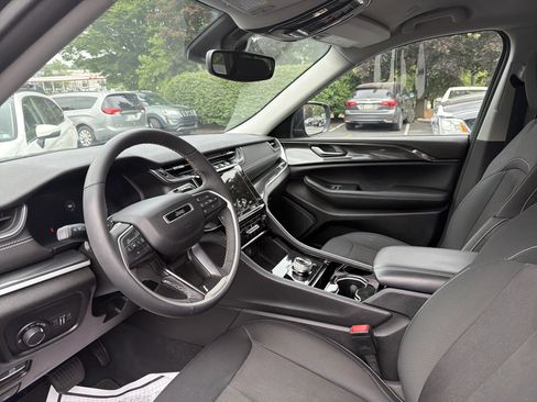 Certified 2023 Jeep Grand Cherokee Laredo w/ Luxury Tech Group I AWD/4WD image 17
