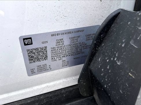 Used 2025 Chevrolet Trax LT FWD image 18