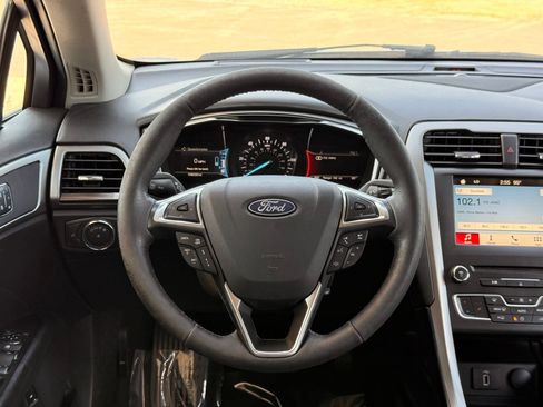 Used 2018 Ford Fusion SE w/ Equipment Group 602A FWD image 27