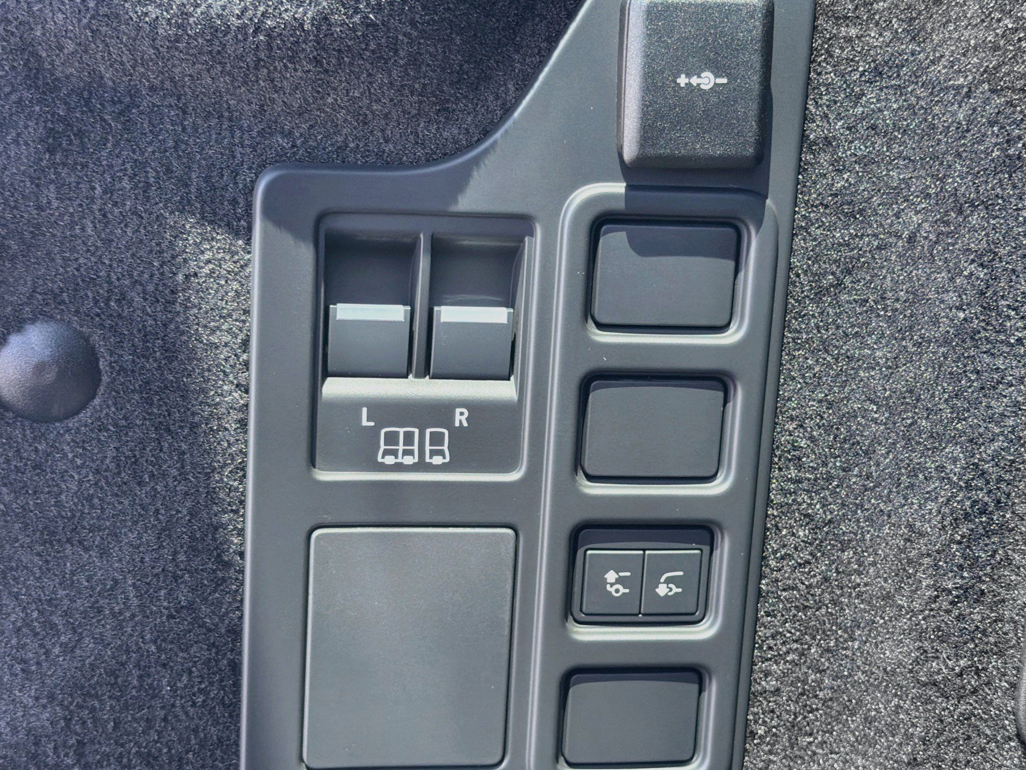 New 2026 Land Rover Discovery Limited Edition AWD/4WD image 13