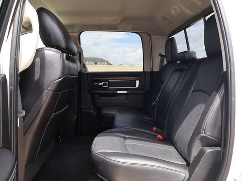 Used 2018 RAM 1500 Laramie w/ Convenience Group AWD/4WD image 7