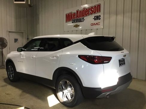 Used 2025 Chevrolet Blazer LT image 3