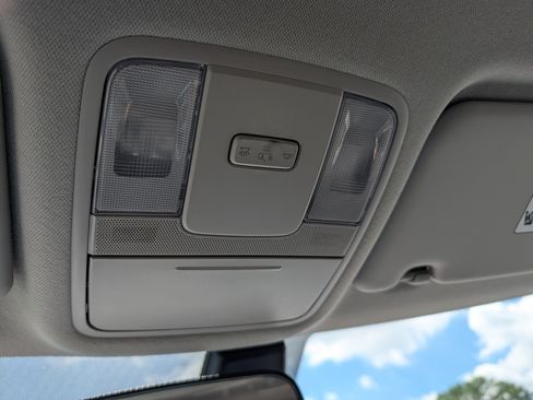 Certified 2025 Kia Soul LX w/ LX Technology Package FWD image 31