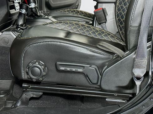 Used 2021 Jeep Wrangler Unlimited Sahara image 28