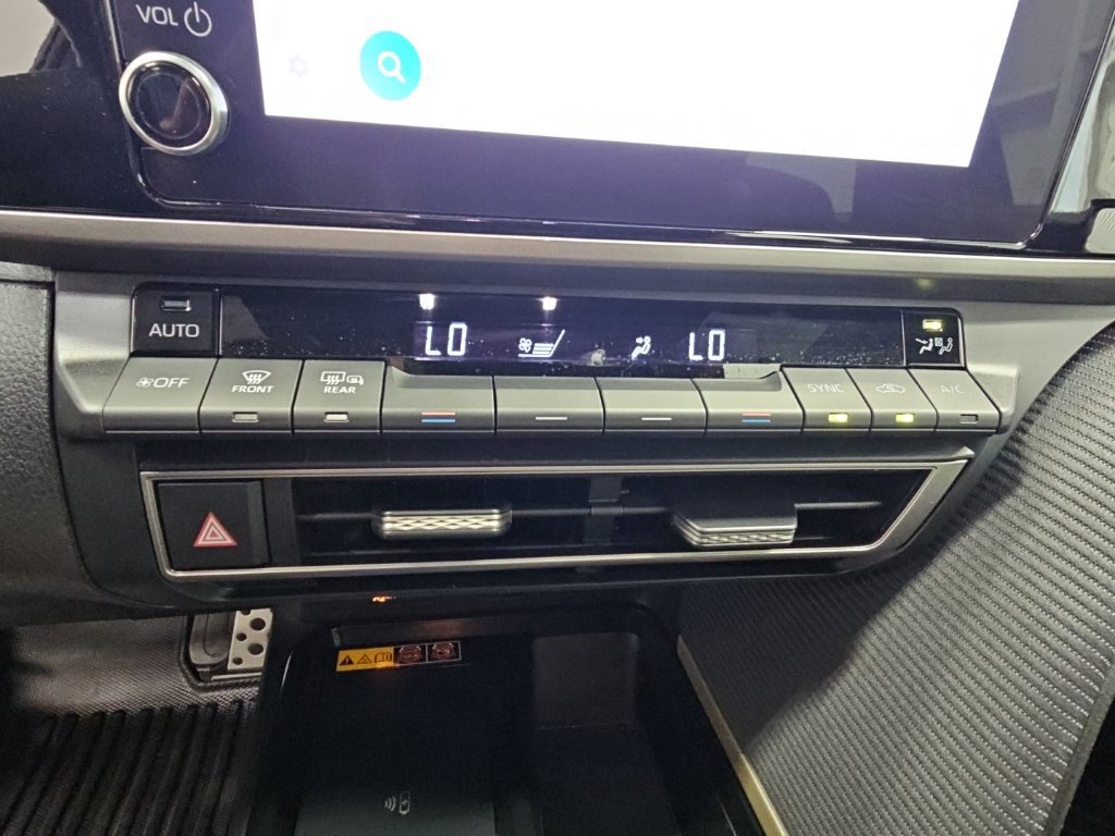 Used 2025 Toyota Camry SE FWD image 20