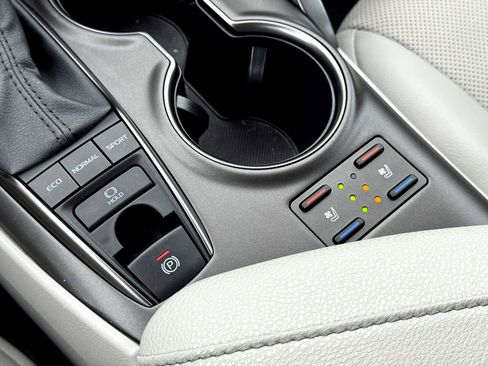 Used 2024 Toyota Camry XSE w/ Navigation Package image 26