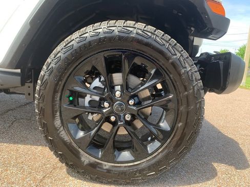 New 2025 Jeep Gladiator Sport image 10