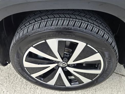 Certified 2024 Volkswagen Taos SE FWD image 10