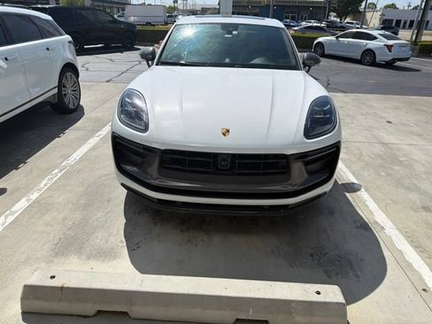 Used 2025 Porsche Macan AWD/4WD image 3