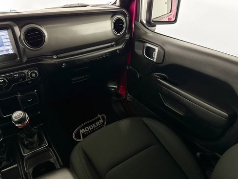 Used 2022 Jeep Wrangler Unlimited Sport image 31