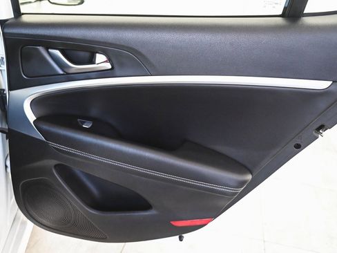 Used 2023 Genesis G70 2.0T image 12