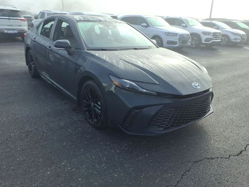 Used 2025 Toyota Camry SE image 5