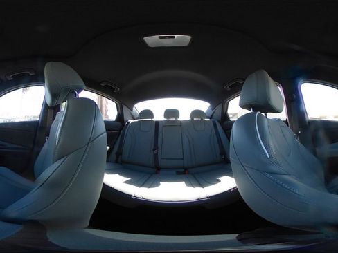 Used 2025 Hyundai Elantra Limited image 44