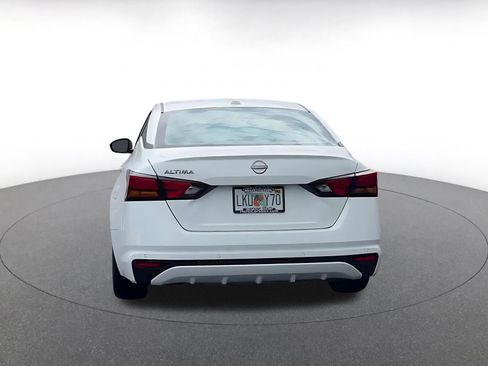 Used 2025 Nissan Altima 2.5 SV image 12