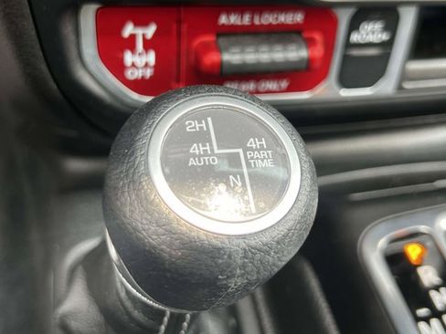Used 2024 Jeep Wrangler Unlimited AWD/4WD image 30