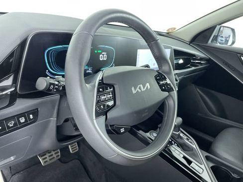 Used 2023 Kia Niro SX Touring FWD image 28