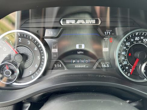 Used 2022 RAM 1500 Big Horn w/ Night Edition AWD/4WD image 9