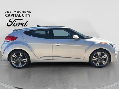 Used 2017 Hyundai Veloster Value Edition FWD image 3