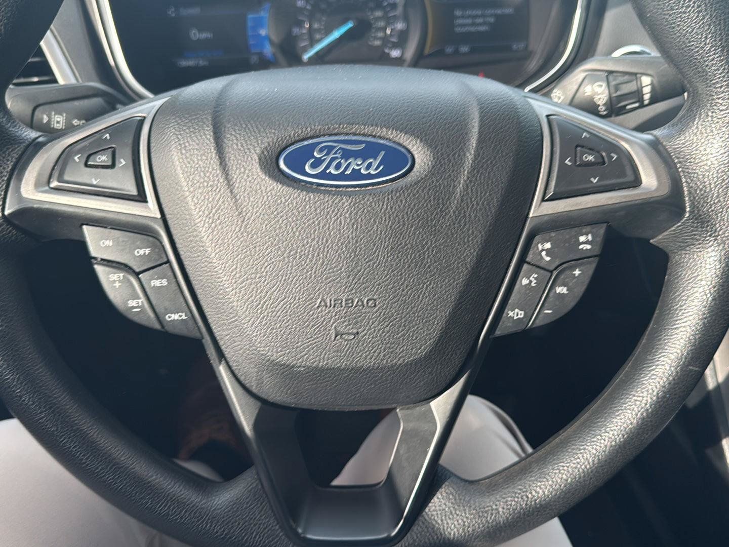 Used 2020 Ford Fusion SE FWD image 12