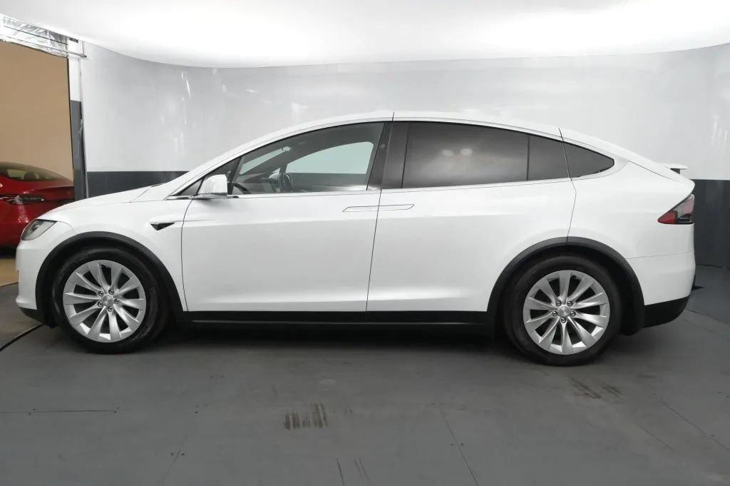 Used 2019 Tesla Model X Long Range AWD/4WD image 2