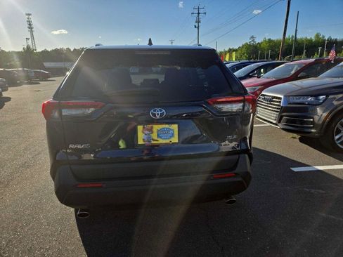 Used 2020 Toyota RAV4 XLE FWD image 4