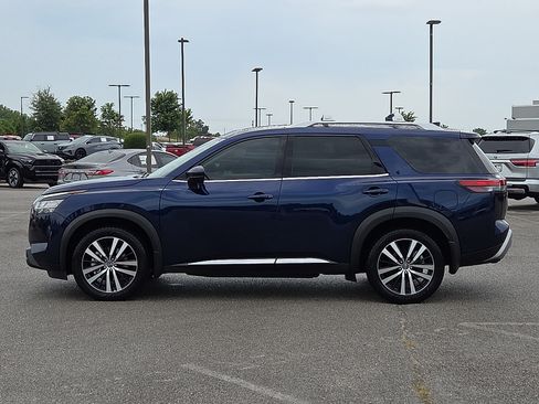 Used 2024 Nissan Pathfinder Platinum w/ Cargo Package FWD image 3