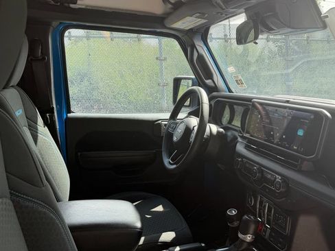 Used 2024 Jeep Wrangler Unlimited Rubicon 4xe AWD/4WD image 20