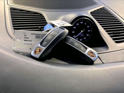 Used 2024 Porsche Cayenne Coupe image 21