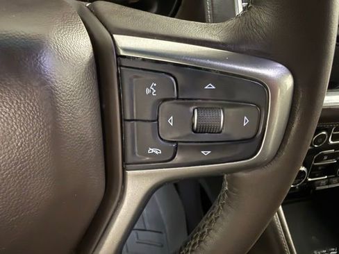 Used 2021 Chevrolet Suburban LT image 19