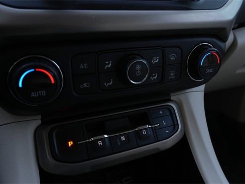 Used 2022 GMC Acadia Denali w/ Denali Ultimate Package image 17