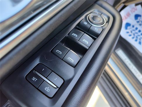 Used 2021 Chevrolet Tahoe Premier w/ Premium Package image 18