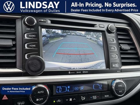 Used 2017 Toyota Highlander SE AWD/4WD image 19