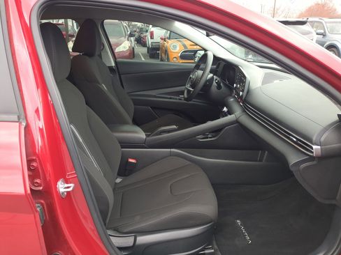 Used 2023 Hyundai Elantra SEL image 32
